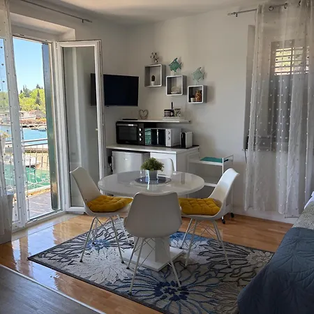 Luka Pavo Apartmán *